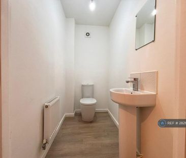 2 bedroom semi-detached house to rent - Photo 2