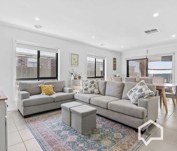 Four-Bedroom Family Home with Study & Multiple Living - Photo 2