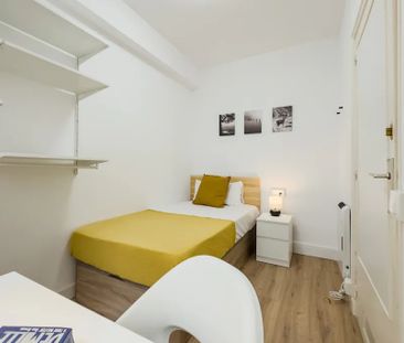 Carrer del Rosselló, Barcelona, Catalonia 08008 - Photo 2