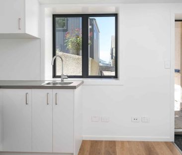 Studio Styled Unit - Photo 2