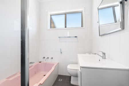 Delightful & Stylish, A Private Villa Retreat! - Photo 3