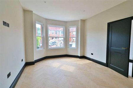 Connaught Road, Brookwood, Woking, Surrey, GU24 - Photo 2