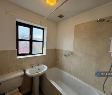 2 bedroom semi-detached house to rent - Photo 5