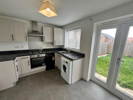3 bedroom terraced house to rent - Photo 3