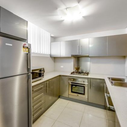 Electrifying Location, Split Level Modern Specifications, Great Residential!! - Photo 1