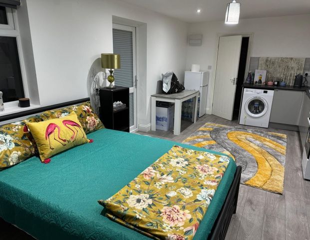 Studio Flat, Blythswood Road, IG3 - Photo 1