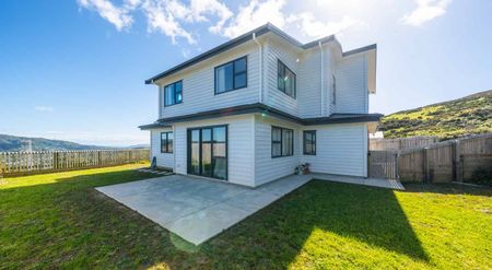 Spacious 4-Bedroom Family Home - Photo 3