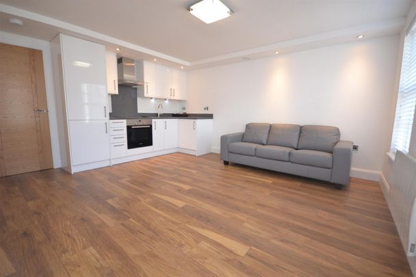 Oxford Road, Reading, Berkshire - Photo 1