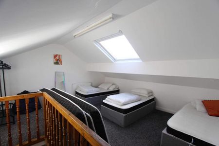 4 bedroom terraced house to rent - Photo 3