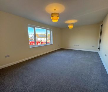 4 bedroom detached house to rent - Photo 2