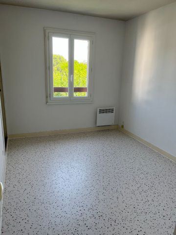 Proche facultés - APPARTEMENT T 3 - Photo 3