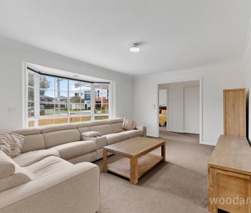 A Niddrie Gem Offering Space and Style - Photo 3