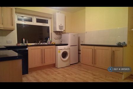 3 bedroom maisonette to rent - Photo 2