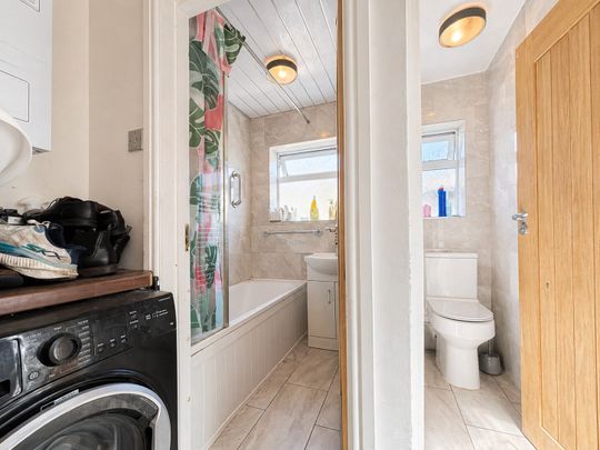 4 Bed Terraced, High Wycombe, Buckinghamshire, HP11 2RD - Photo 1
