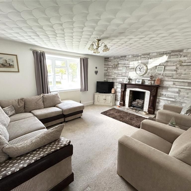 2 bedroom end of terrace house to rent - Photo 1