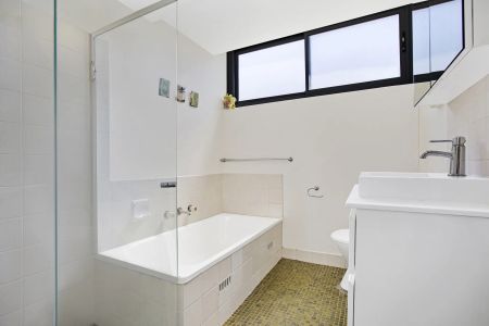 Panoramic Ocean Views And Sizeable Interiors- Lift Access - Photo 5