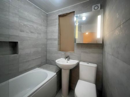 3 bedroom flat to rent - Photo 5