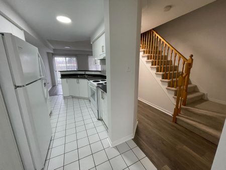 For Lease - 689 Four Winds Way Unit# 28, Mississauga, Ontario - Photo 5