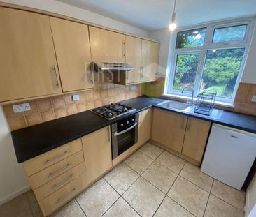 4 bedroom semi-detached house to rent - Photo 3