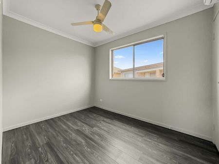 Elevate Your Lifestyle: Chic 3-Bedroom Home with Pool & BBQ! - Photo 3