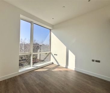 Roop House, Fleet, Hampshire, GU51 - Photo 6