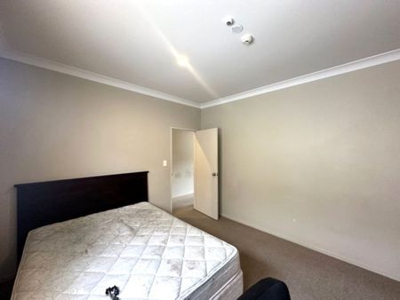 Flat Bush, large apartment - Photo 2