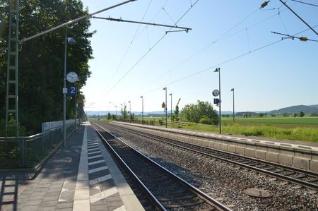 Modernisiert! Ruhig gelegene 2-Zi.-DG-Whg. im älteren Mehrfamilienhaus, Neumarkt Stadtteil Pölling - Foto 4