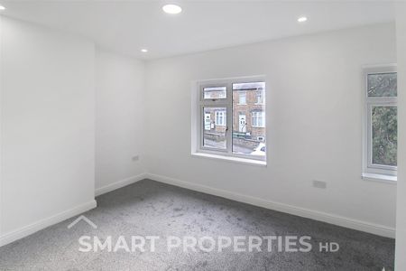 Springdale Avenue, Huddersfield - Photo 2