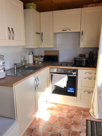 Studio to rent - Photo 2