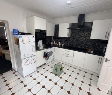 3 bedroom end of terrace house to rent - Photo 5