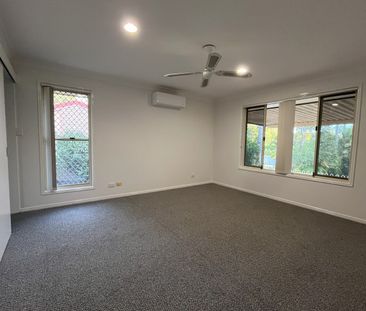 LARGE FAMILY HOME IN ROBINA - Photo 3