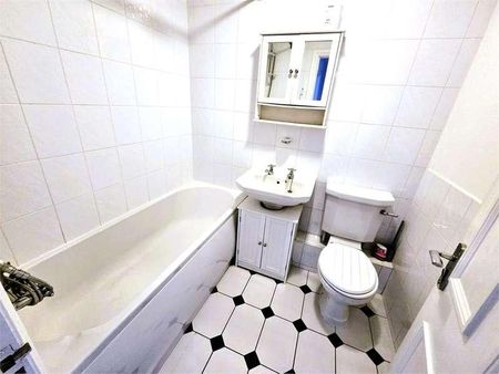 Tallow Gate, South Woodham Ferrers, South Woodham Ferrers, Chelmsford, CM3 - Photo 2