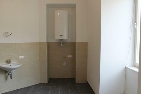ab 1.7.2026 - großzügige 3 Raum-Wohnung mit Bad/WC - Photo 3