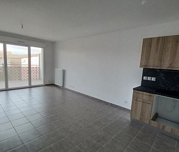 location Appartement T2 DE 40.27m² À ARLES - Photo 2