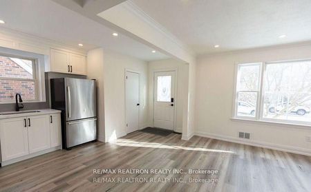 For Lease - 112 Lawrence Avenue Unit# Main and Upper, Richmond Hill, Ontario - Photo 3