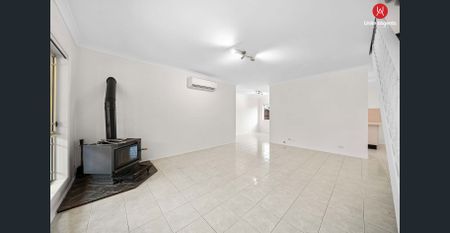 Modern Living in a Convenient Edensor Park Location - Photo 2