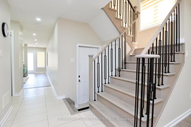 Detached Home For Lease | X8133840 - Photo 1