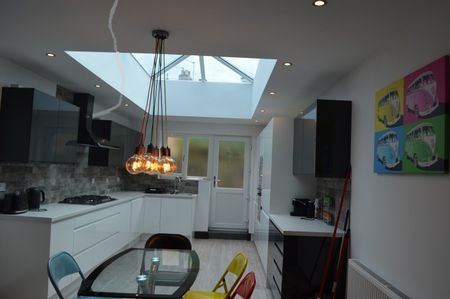 6 Rose Cottages Hubert Road - Photo 4