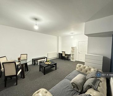 1 bedroom in a house share to rent - Photo 2