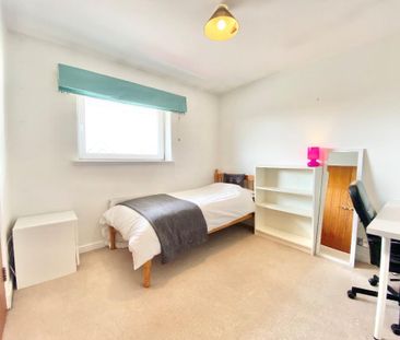 4 bedroom terraced house to rent - Photo 5