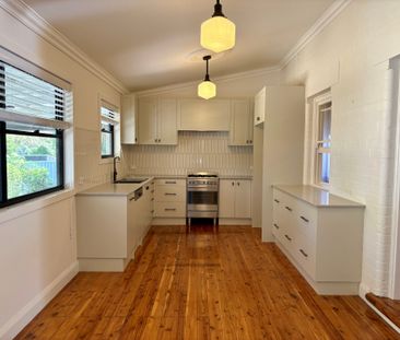 NORTH TAMWORTH- Renovated 3 Bedroom Home - Photo 3