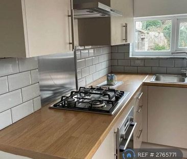 3 bedroom semi-detached house to rent - Photo 6