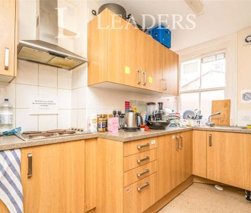 1 bedroom in a house share to rent - Photo 3