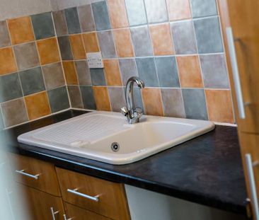 2 bedroom terraced house to rent - Photo 2