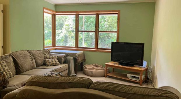 Sun, space, bush views, birds - fully furnished. - Photo 1