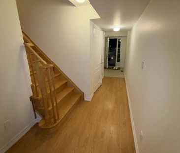 35 SHIFF CRESCENT - Photo 1