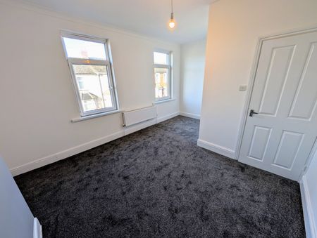 A 3 Bedroom Terraced - Photo 4