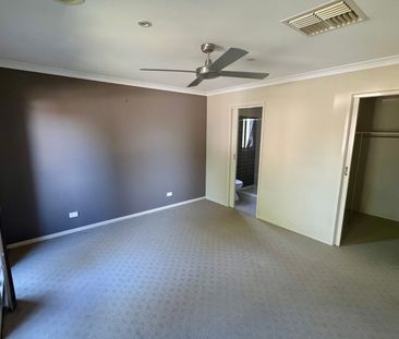 Three Bedroom House - Photo 2