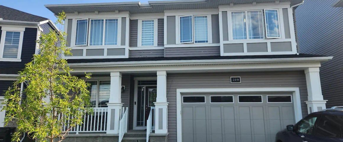 New stunning 2-storey 4bed home — 4 Bedrooms+ Den House - Photo 1
