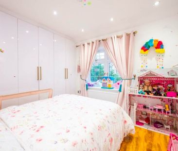 4 Bed Semi-Detached House, Lincoln Road, E13 - Photo 2